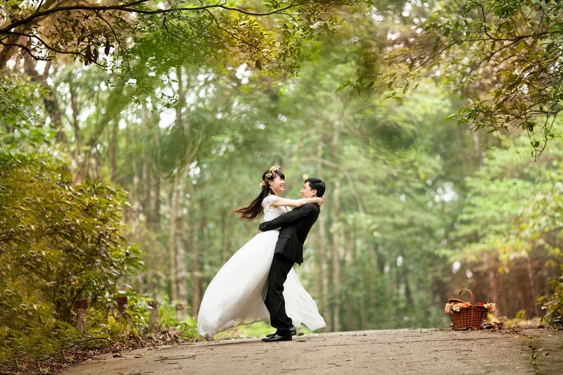 forest wedding couple
